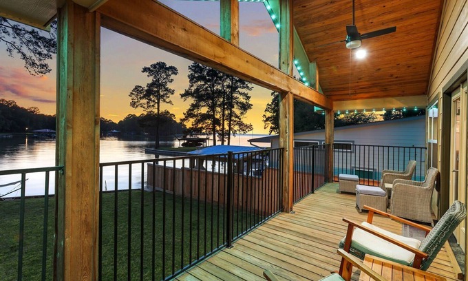 Blanchard House | SUNSET COVE #2 - LAKEFRONT RETREAT WITH SPECTACULAR SUNSET VIEWS!