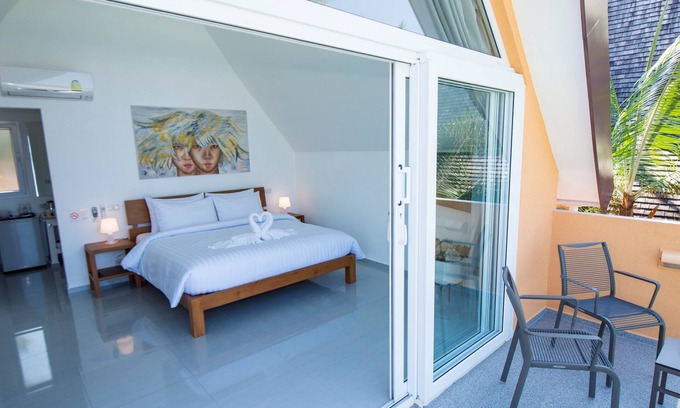 Ko Chang Bed & Breakfast | Sunset Emily Villas - ROOM 7B/1 - double bedroom with sea view & BREAKFAST