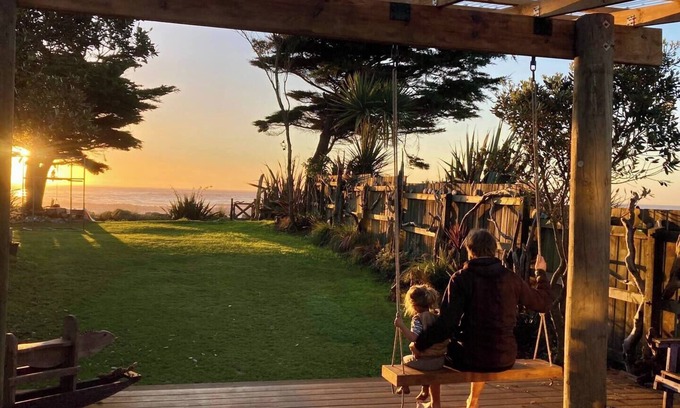 Hokitika House | Sunset retreat for all the family