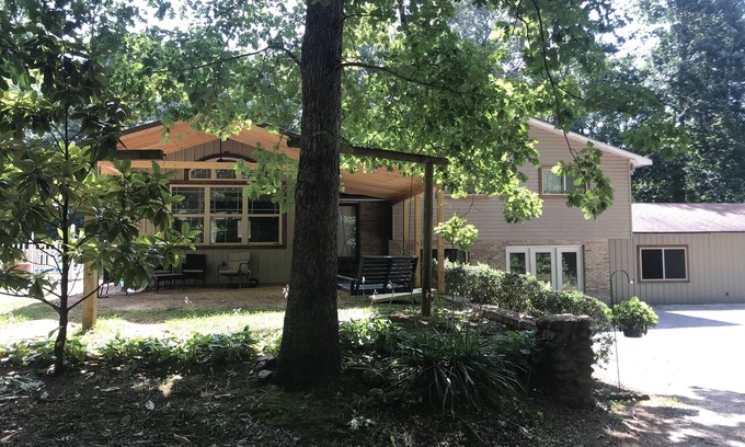 LaFayette House | Sunset Ridge, Awesome Group Retreat! Heated pool is a new option.