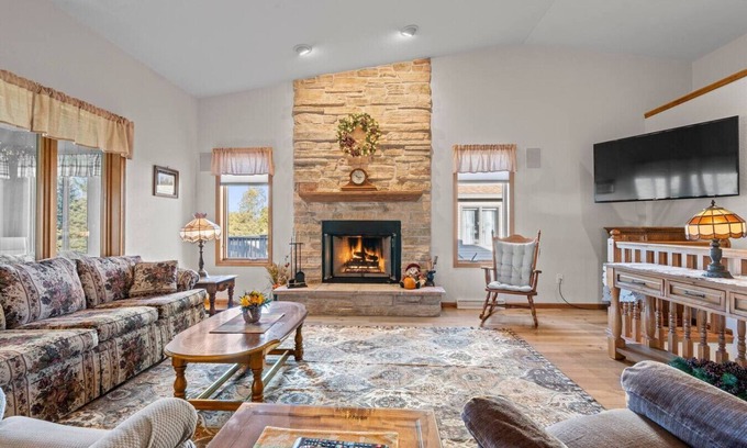 Sheboygan House | Sunset Vista 2br in Sheboygan