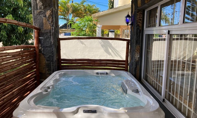 Centre de Flacq House | Sunshine Residence -4 Bed HolidayHome with Jacuzzi