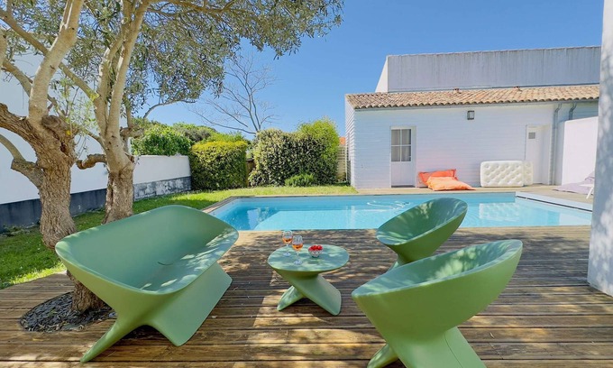 Saint-Clement-des-Baleines House | Superb villa with swimming pool in the village