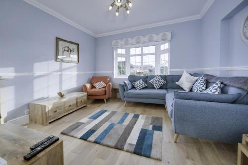 Rustington House | Super 5 Bedroom Family Friendly Retreat Rustington