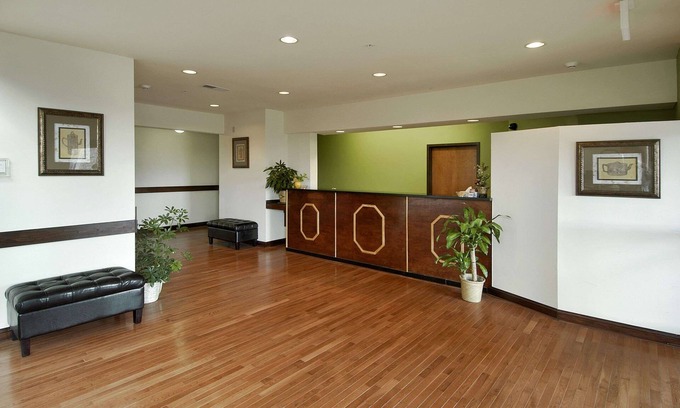 Bowling Green Hotel | Super 8 by Wyndham Bowling Green North