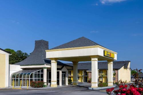McDonough Hotel | Super 8 by Wyndham McDonough GA