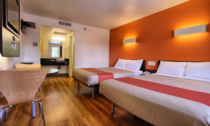 Petaluma Hotel | Super 8 by Wyndham Petaluma