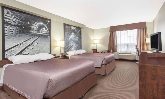 Red Lake Hotel | Super 8 by Wyndham Red Lake ON