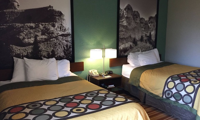 Redfield Hotel | Super 8 by Wyndham Redfield