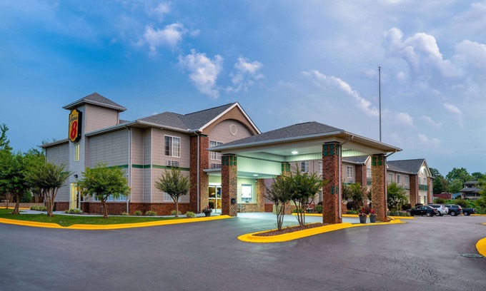 Salisbury Hotel | Super 8 by Wyndham Salisbury