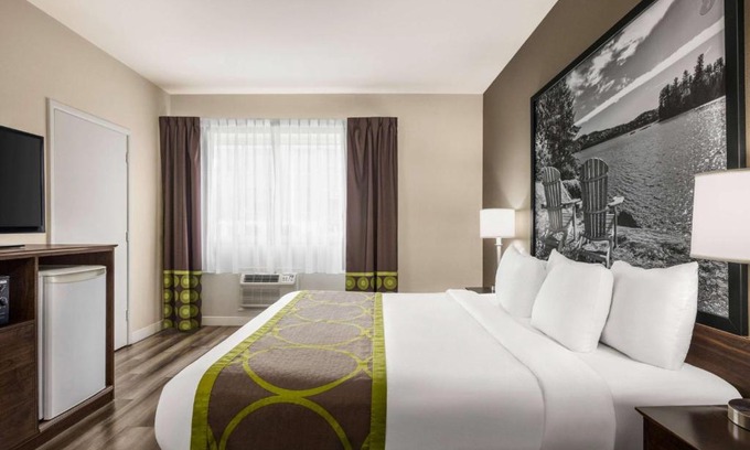 Sarnia Hotel | Super 8 by Wyndham Sarnia ON