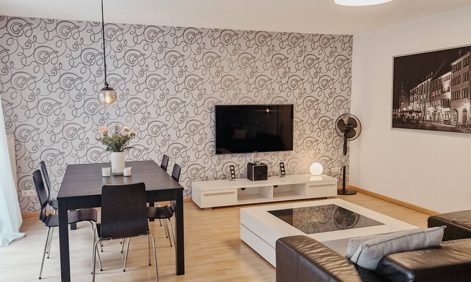 Freiburg im Breisgau Apartment | Super centrally located apartment with satellite TV and WiFi