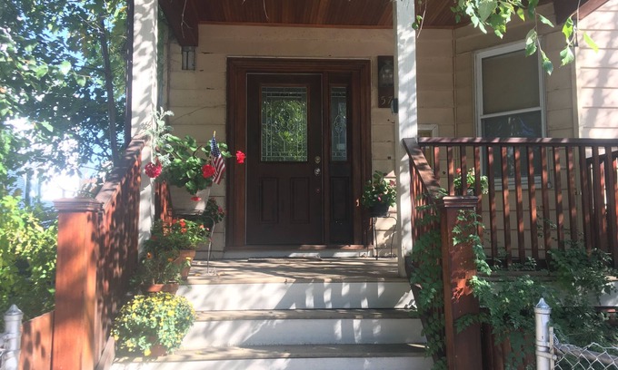 Dorchester Apartment | Super Location Boston 3 1/2,bd. Apt. Driveway Parking