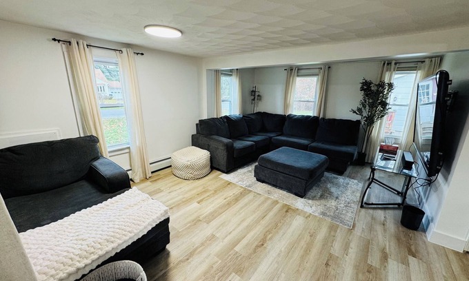 Rochester House | Super Modern 2-Bedroom Riverside Home @ RIT