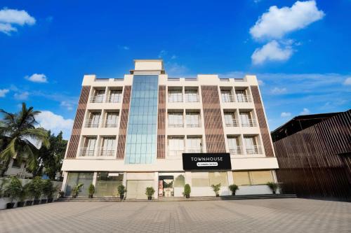 Khattalwada Hotel | Super Townhouse Vasai Express Highway Formerly Majestic Inn