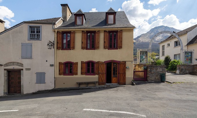 Luz-Saint-Sauveur House | Superb holiday home sleeping up to14 in heart of the Hautes-Pyrenees