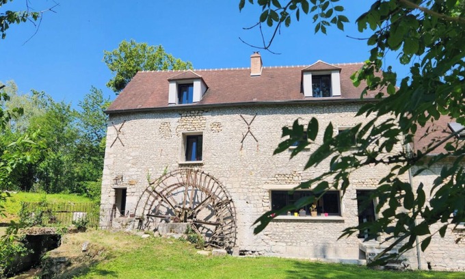 Chateau-Landon House | Superb Mill - Château Landon