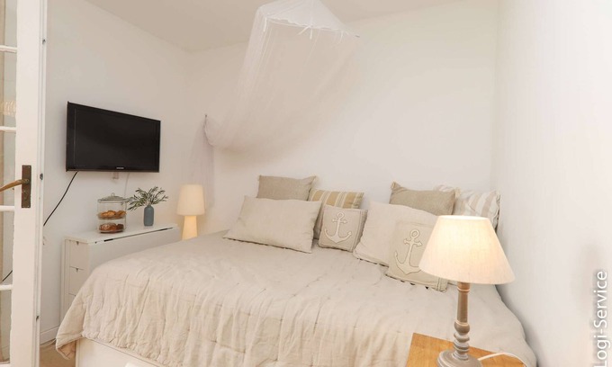 Port Grimaud Apartment | Superb renovated 2-room apartment with garden et mooring