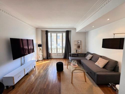Asnieres-sur-Seine Apartment | Superbe appartement Haussmanien à 4min de St Lazare et la Défense