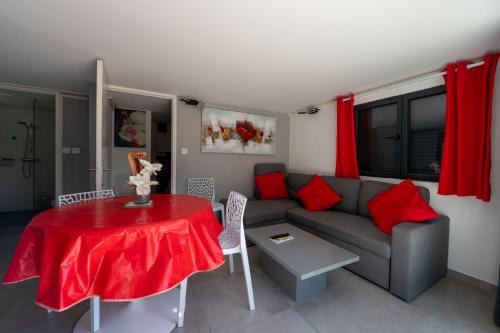 Miramar House | SUPERBE VILLA VUE MER JUSQU'A 14 COUCHAGES La LONDE LES MAURES Entre HYERES et Le LAVANDOU 4 Etoiles PISCINE CHAUFFEE