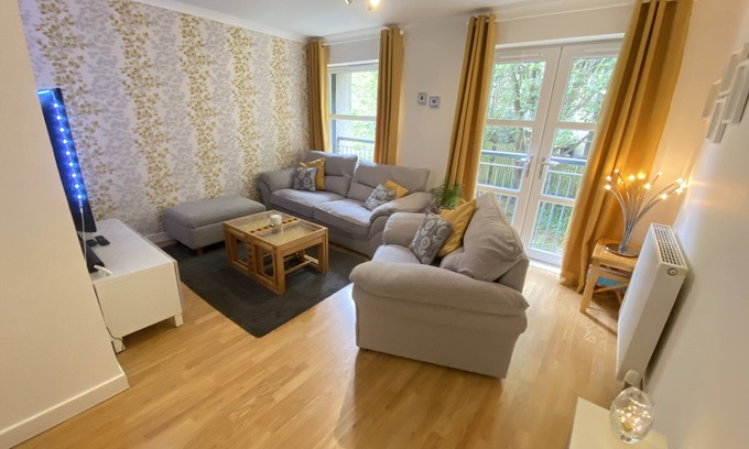 Paisley Apartment | Superbly decorated newly built 2 bedroom Apartment in the heart of Paisley