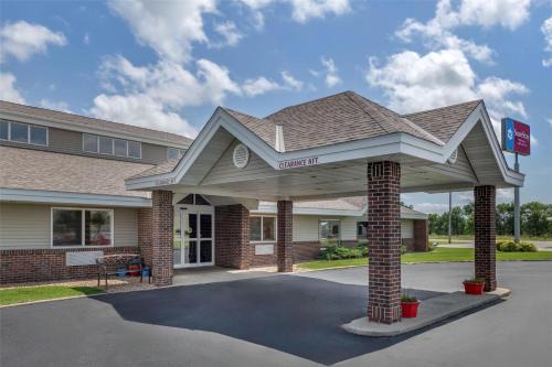 Litchfield Hotel | SureStay Plus Hotel by Best Western Litchfield