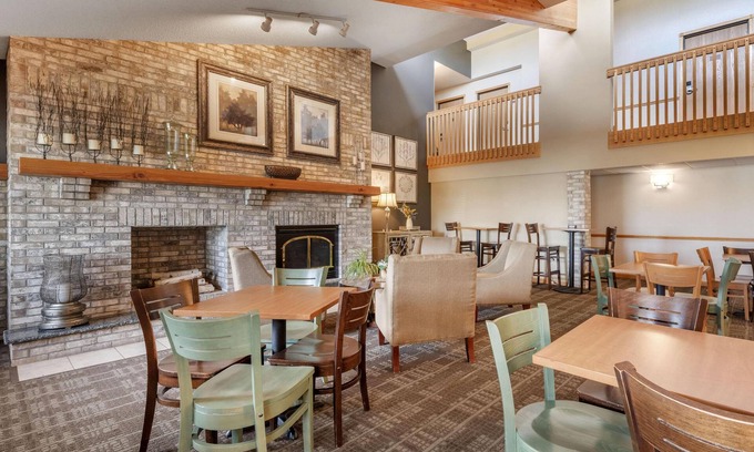 Litchfield Hotel | SureStay Plus Hotel by Best Western Litchfield