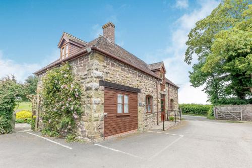 Strefford Apartment | Swallow's Nest