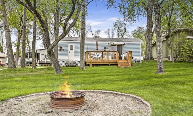 Fergus Falls Cabin | Swan Lake Resort & Campground - Lakeside Cabin #5