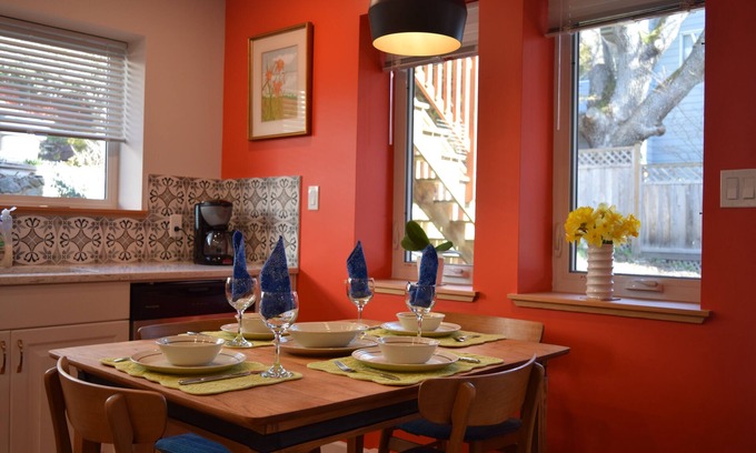 Saanich East House | Sweet 1 bedroom ground-level Garden Suite steps away from Cedar Hill trails