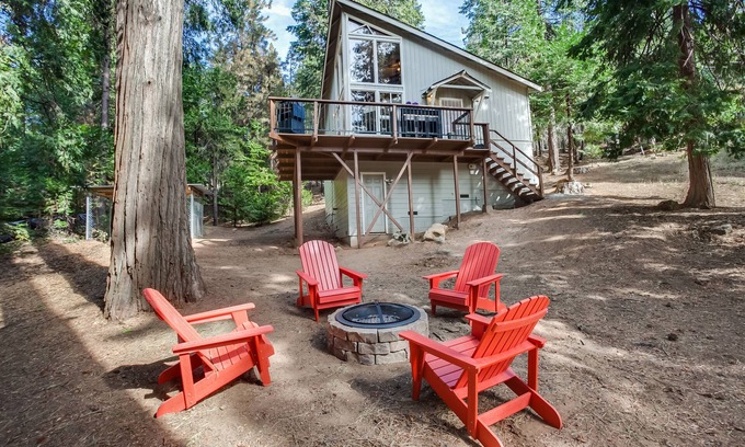 Mi-Wuk Village Cabin | Sweet Retreat: Private Lake Access! Ski Dodge, Swim Pinecrest, Fast WiFi & AC.