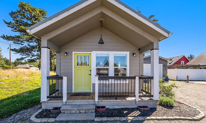 Seaview House | Sweet Seaview Home: Near Beach & Trailhead!