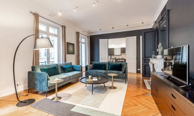 Champs-Elysees Apartment | Sweett | Cerisoles III