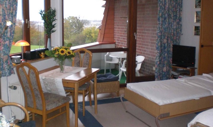 Ronnau Apartment | Swimming pool, sauna, cozy and small