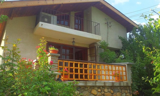 Vranyantsi Ski Chalet | Swiss Style Chalet - Casa Rosa Guest House