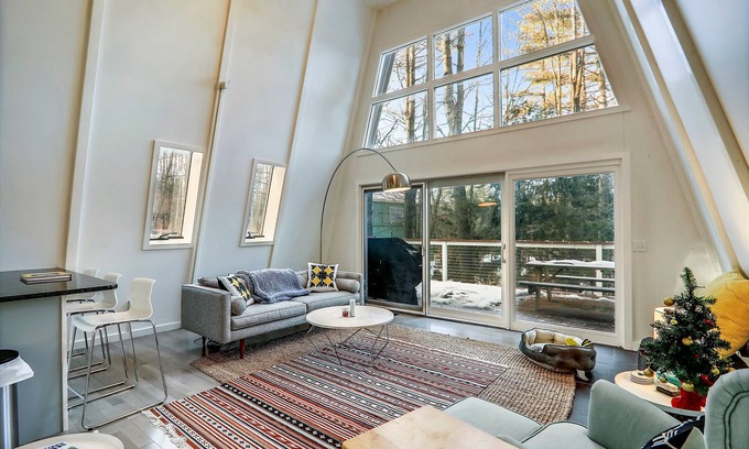 Stowe Area Cabin | Sylvan Park: 3 br A-frame w/deck near Village!