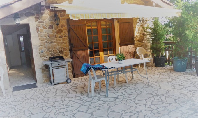 Les Sept Chemins Apartment | T 2 DE 60 M2 CLIM A LA CAMPAGNE AVEC BBQ ET PISCINE