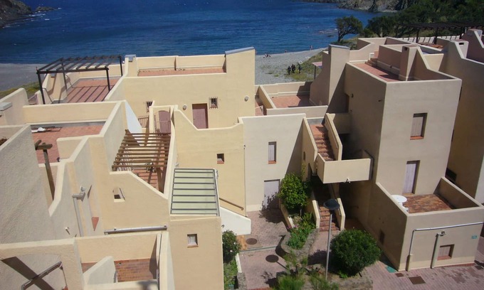 Cerbere Apartment | T2 feet in the water