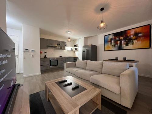 Vaulx-en-Velin Apartment | T2 moderne avec terrasse, proche de Lyon