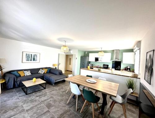 Puget-sur-Argens Apartment | T3 lumineux avec terrasse, parking et piscine