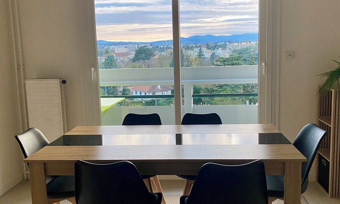 La Demi - Lune Apartment | T3 Lumineux & Confortable. À Côté du Centre-ville. Idéal Pour une Famille