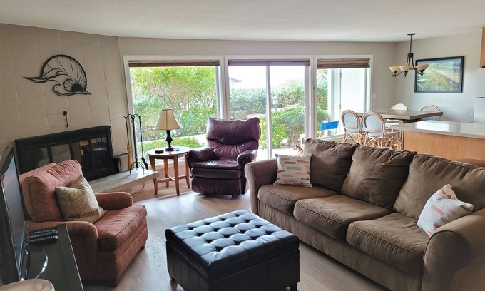 Gearhart Condo | T433 1st Floor pet friendly unit 2 bedroom, No cleaning fees