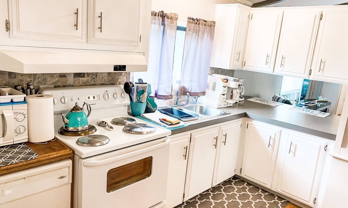 Midland House | Tacoma Hidden Gem 1Bed/1bath w/ Kitchen and Laundry