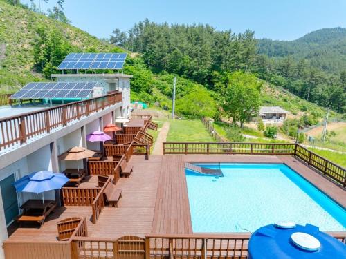 Iwon House | Taean Low Stack Pet Pension