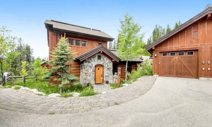 Tamarack Resort Apartment | Tamarack Ski-In/Out | Fireplace + Slopeside Views