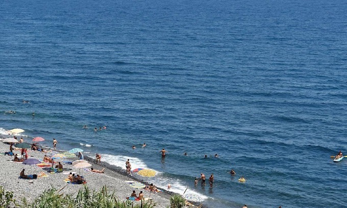 Archi House | Tangerine house by the sea