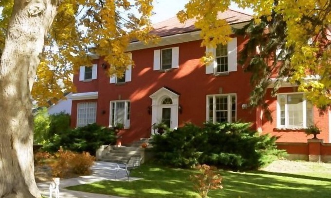 Hamilton Apartment | Tastefully Furnished Downtown Apartment In The Historic Wesley Building.