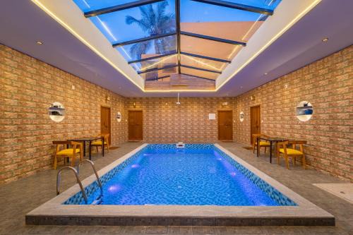 Ganapathichettikulam Villa | Teak Leaf Gateway Villa with Swimming Pool Indoor Games