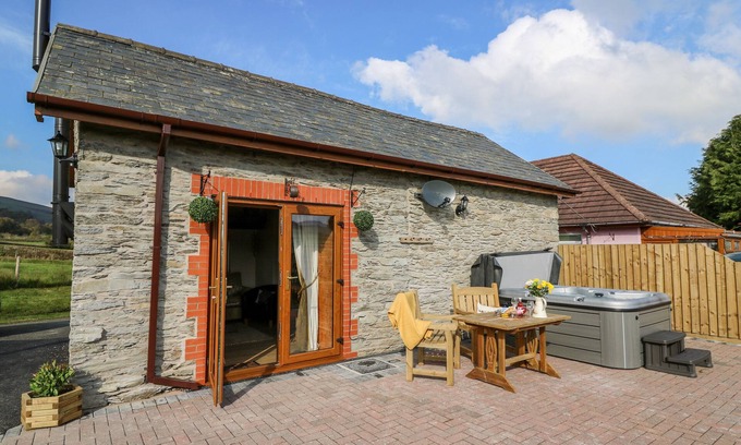 St Harmon Cottage | TEGFAN BARN, romantic, character holiday cottage in Rhayader