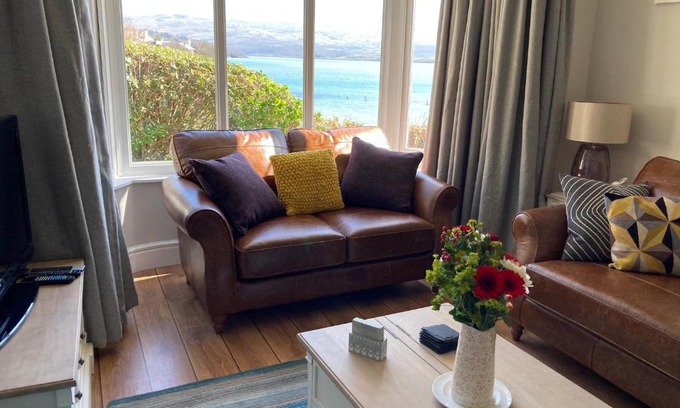 Borth-y-Gest House | Tegfryn (Sleeps 8), 5*, Sea View, Borth y Gest